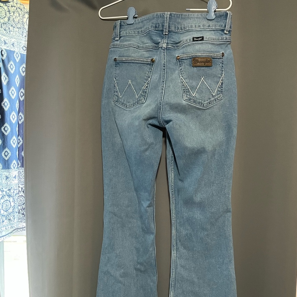 Size 29 Wrangler Women’s Jeans flare leg